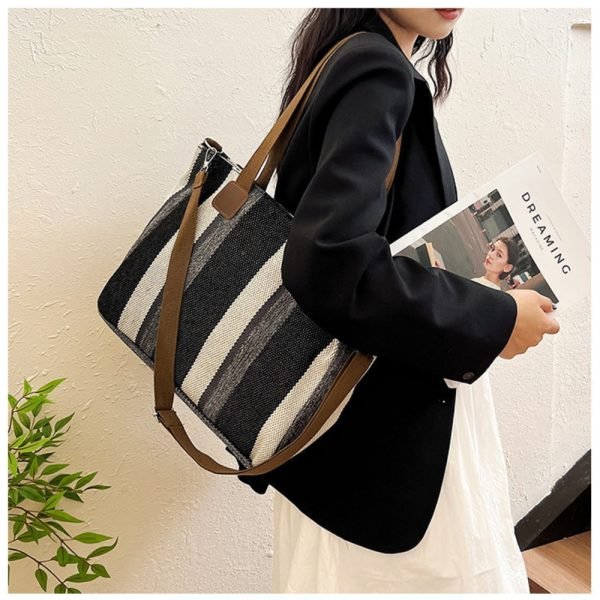 black large capacity tote bag