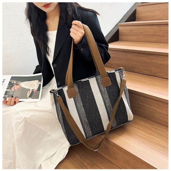 black large capacity tote bag