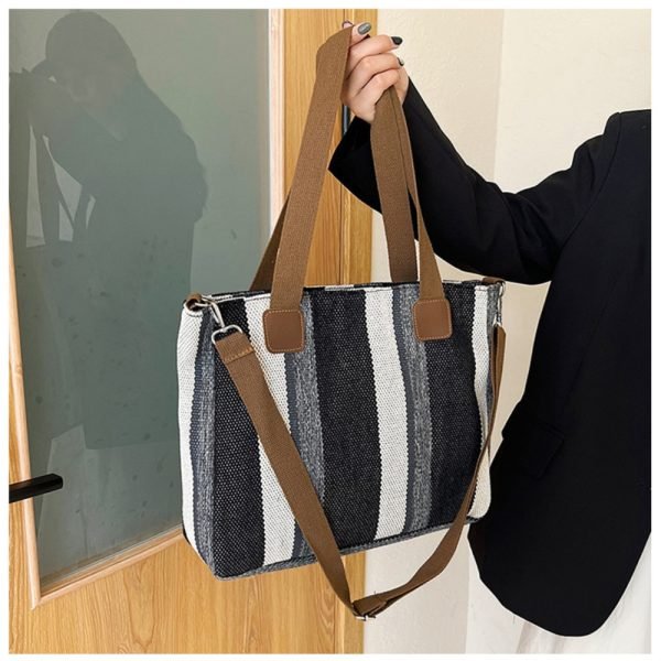 black large capacity tote bag