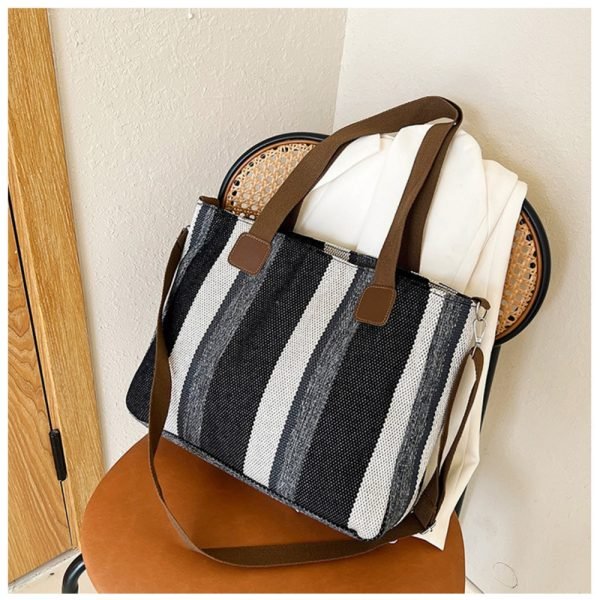 black large capacity tote bag
