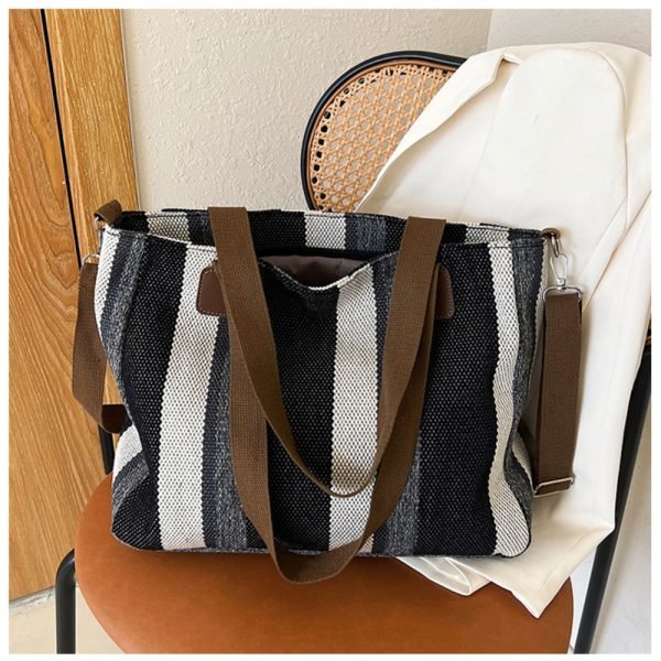 black large capacity tote bag
